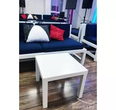 белый придиванный столик напрокат