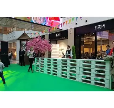 Белая стойка из паллетов